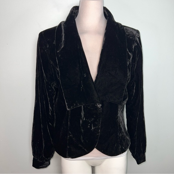 Silk Assets Jackets & Blazers - VNT Silk Assets Black Velvet Cropped Blazer Jackets with Shawl Collar - Size L